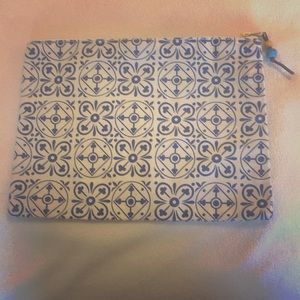 Cosmetic / makeup bag